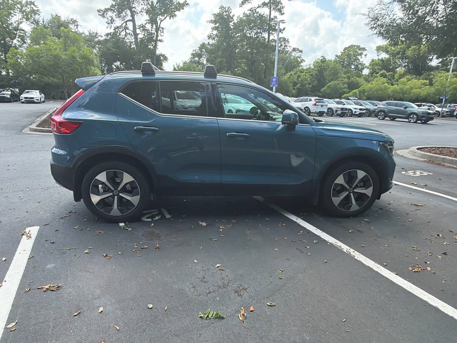 Certified 2023 Volvo XC40 B5 Plus w/ Climate Package AWD/4WD image 17