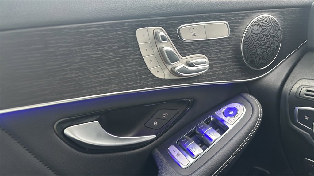 Used 2022 Mercedes-Benz GLC 300 4MATIC image 15