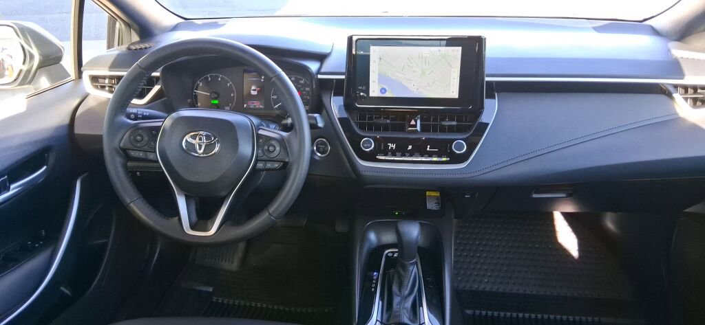Used 2024 Toyota Corolla SE w/ SE Package image 9