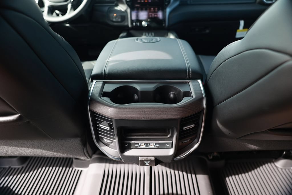 New 2026 RAM 3500 Laramie AWD/4WD image 31