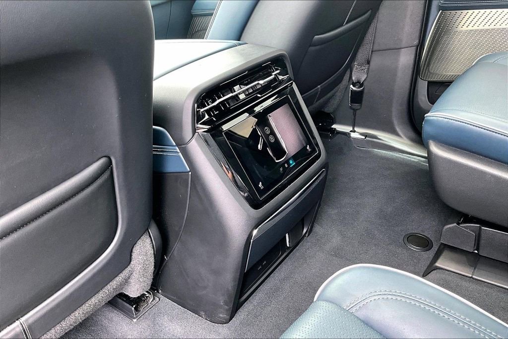 Certified 2025 Cadillac Escalade IQ Luxury 2 w/ LPO, Premium Carpet Package AWD/4WD image 10