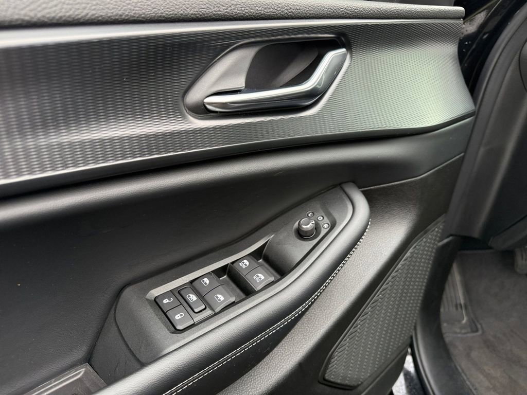 New 2025 Jeep Grand Cherokee L Altitude image 11