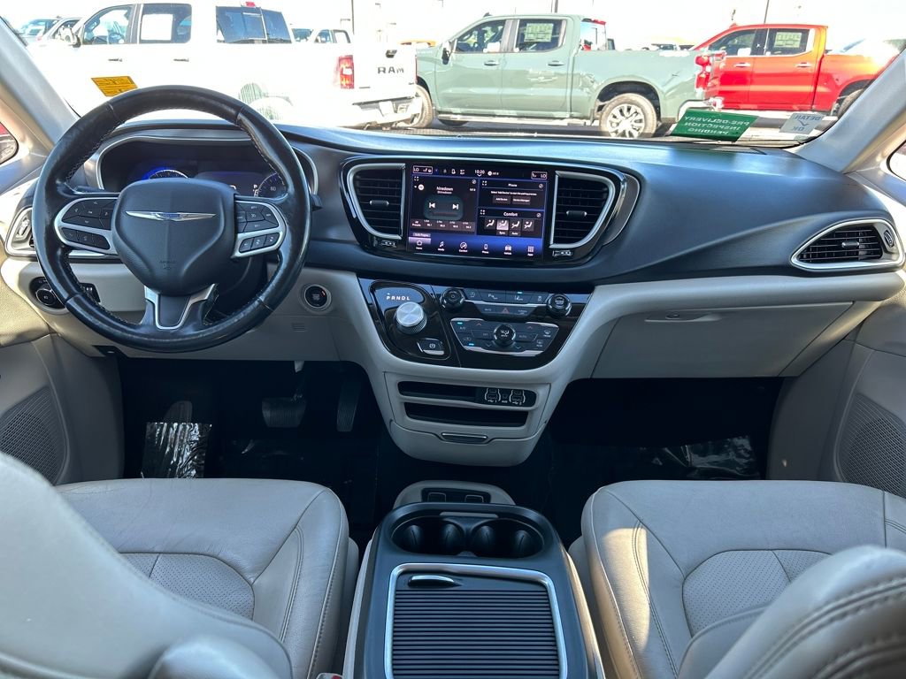 Used 2021 Chrysler Pacifica Touring-L image 7