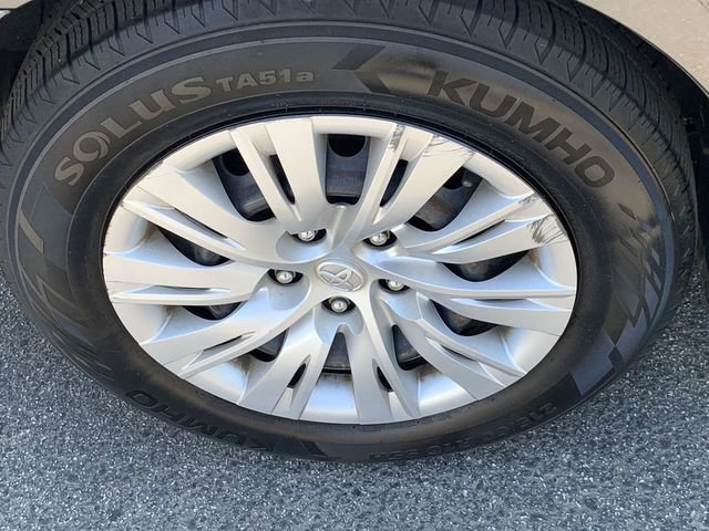 Used 2012 Toyota Camry LE FWD image 29
