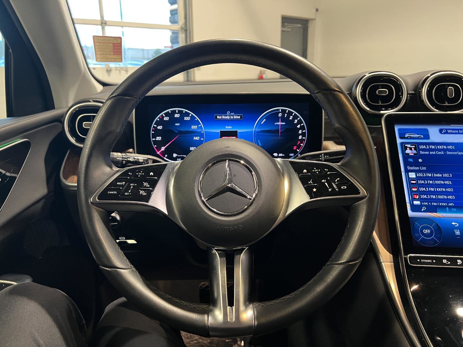 Used 2025 Mercedes-Benz GLC 350e 4MATIC image 12