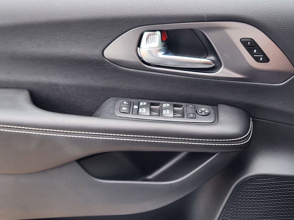New 2026 Chrysler Pacifica Select image 16