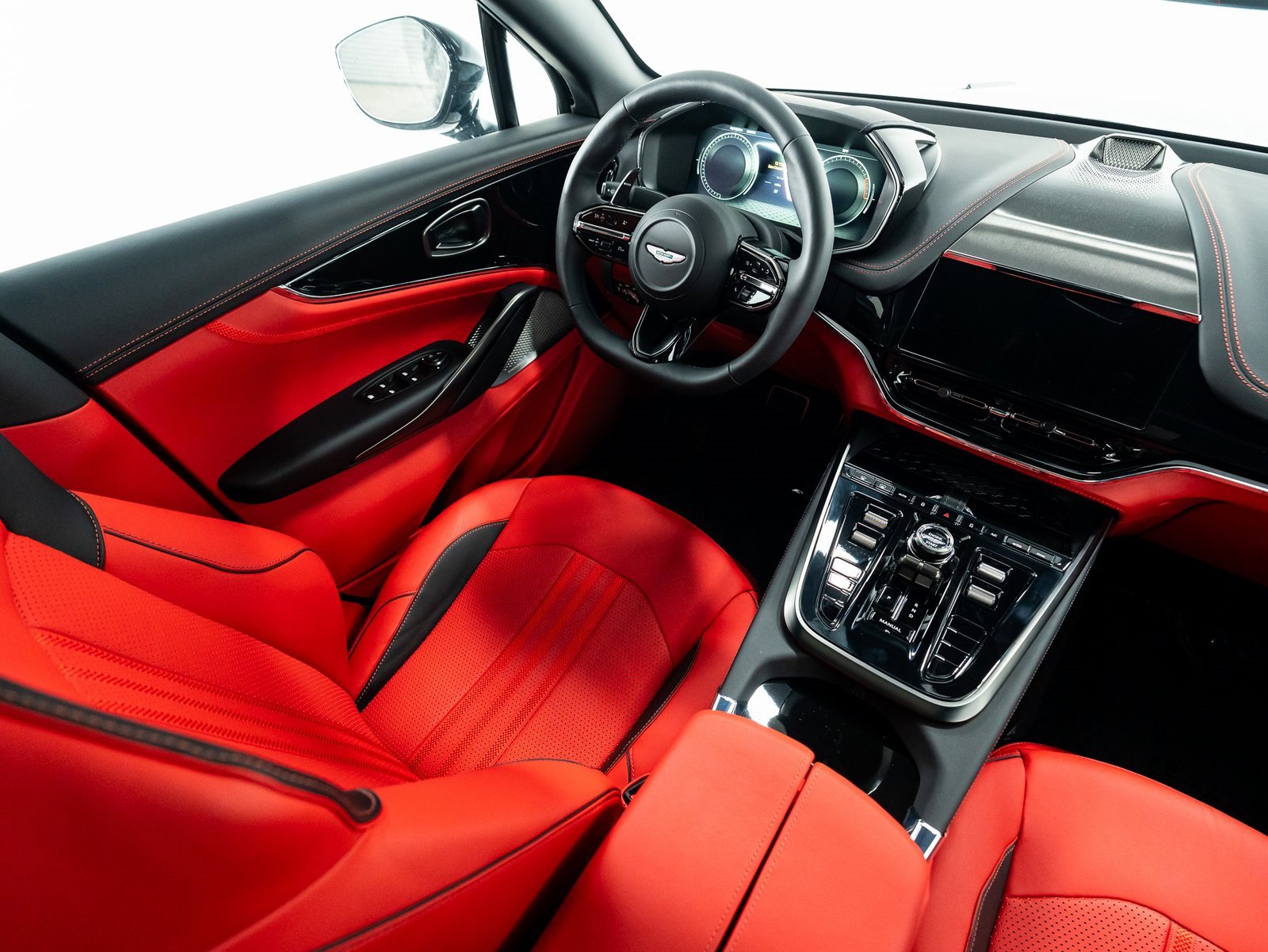 Used 2025 Aston Martin DBX 707 image 27