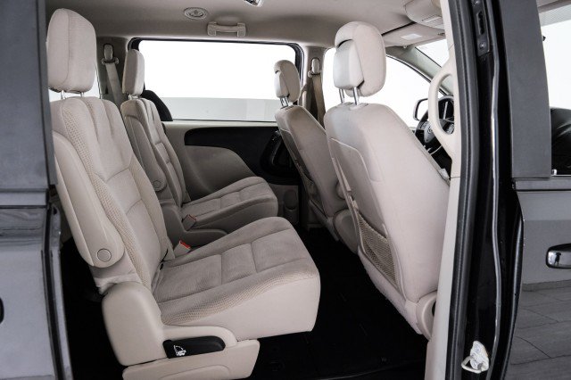 Used 2018 Dodge Grand Caravan SE w/ UConnect Hands-Free Group FWD image 29