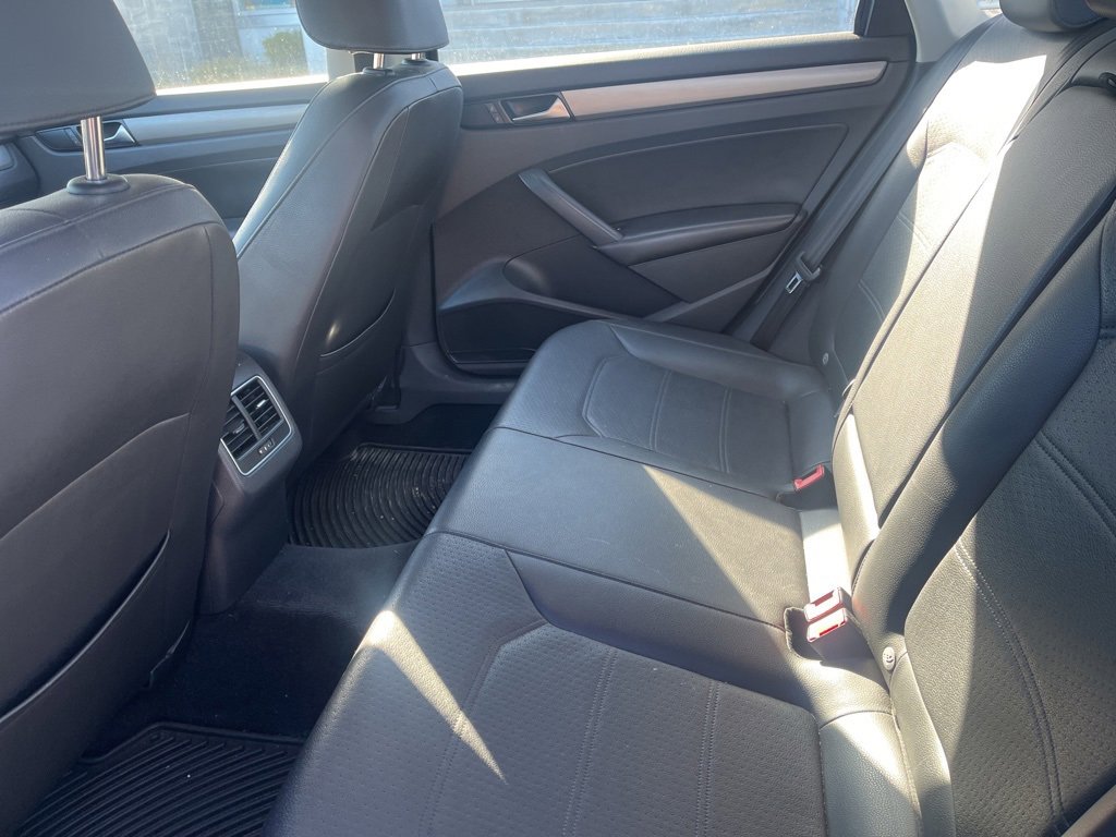 Used 2014 Volkswagen Passat TDI SE image 10