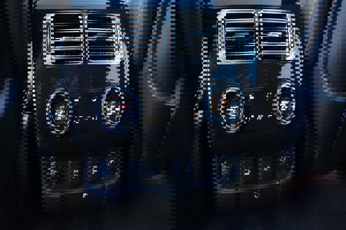 Used 2018 Land Rover Range Rover HSE image 37