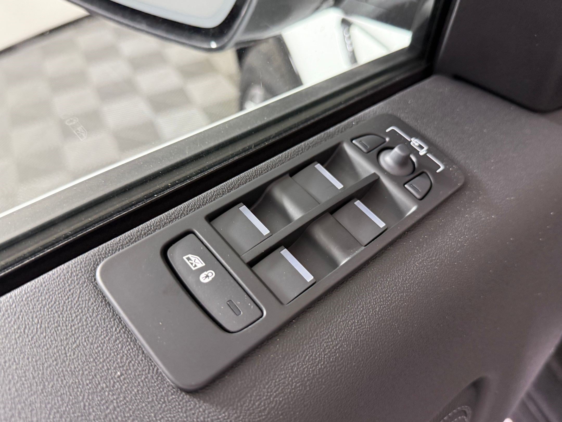New 2026 Land Rover Discovery Sport Landmark AWD/4WD image 15