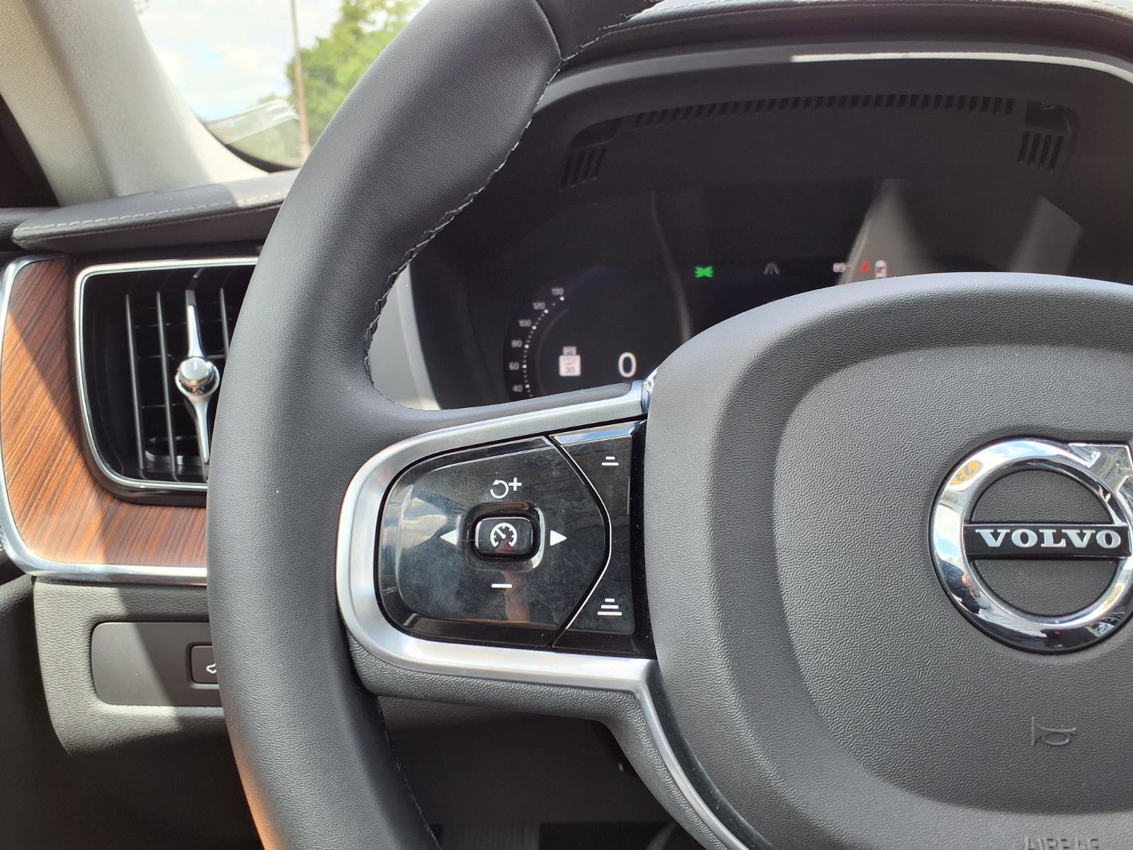 Certified 2023 Volvo XC60 B5 Ultimate image 29