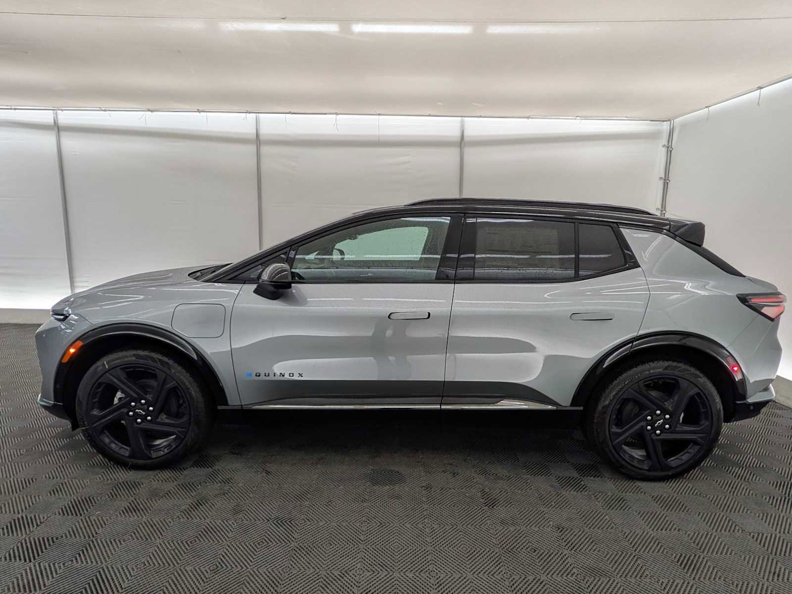 New 2026 Chevrolet Equinox EV RS image 3