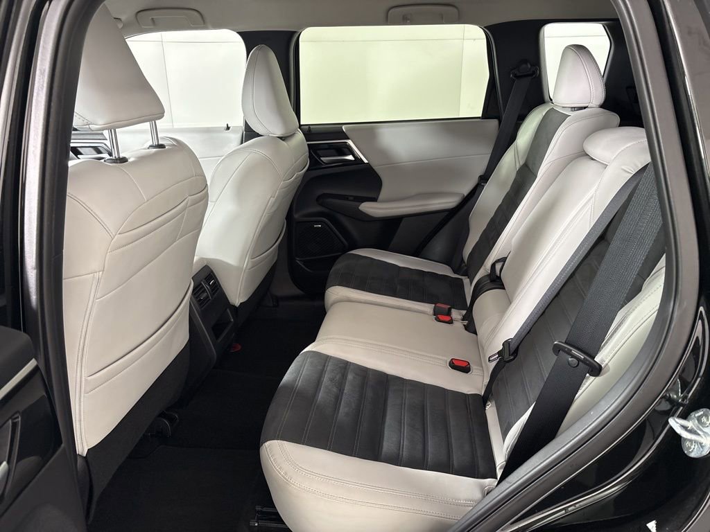 Used 2025 Mitsubishi Outlander SE AWD/4WD image 22
