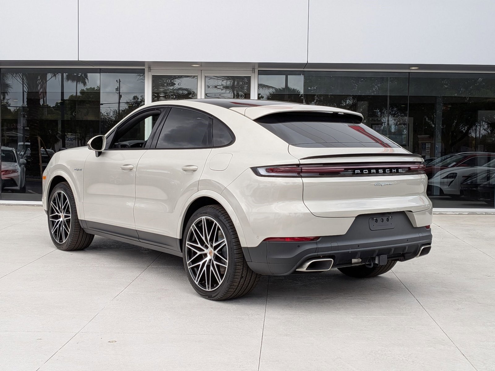 Used 2026 Porsche Cayenne E-Hybrid image 3