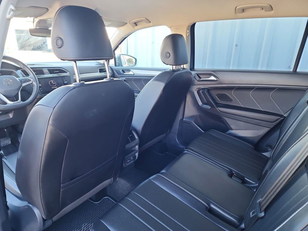 Used 2024 Volkswagen Tiguan SE image 36