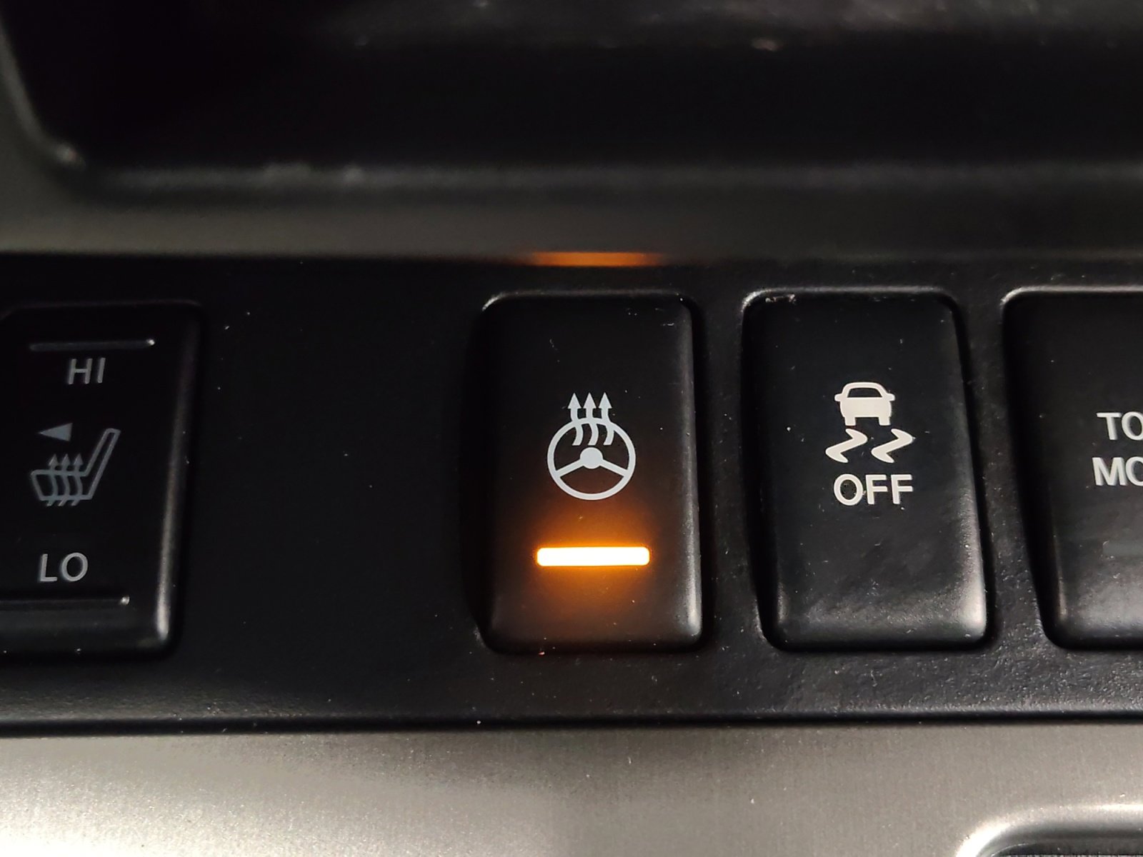 Used 2015 Nissan Armada Platinum w/ 2nd Row Captain Seat Package image 27