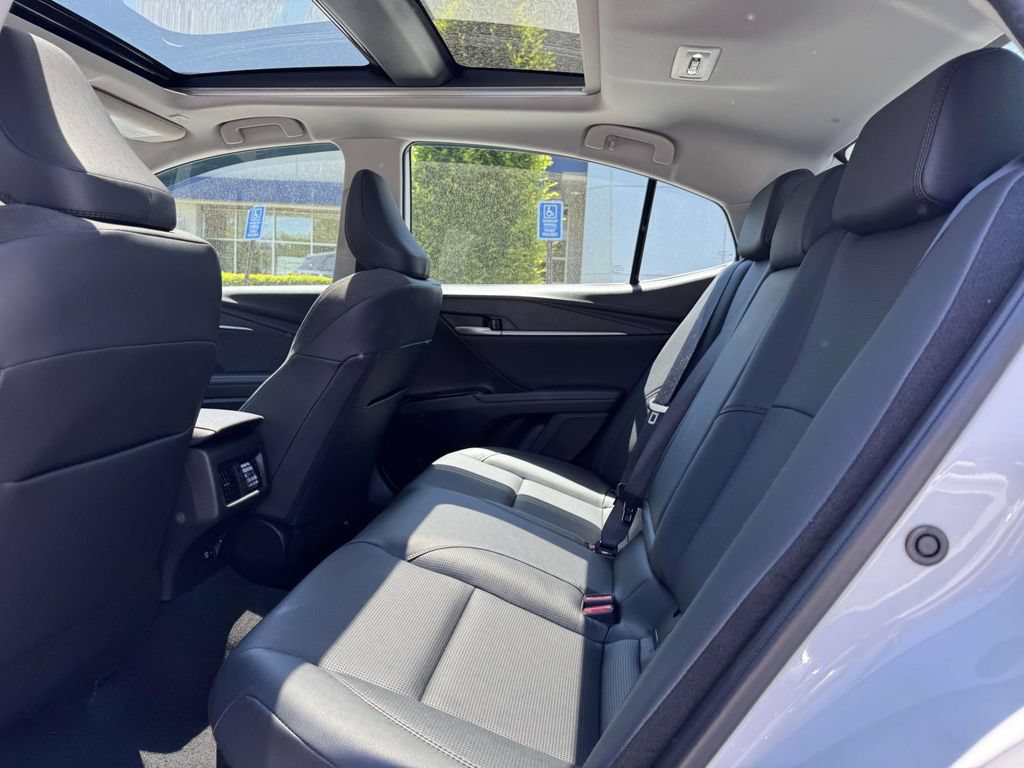 Used 2025 Toyota Camry XLE FWD image 10