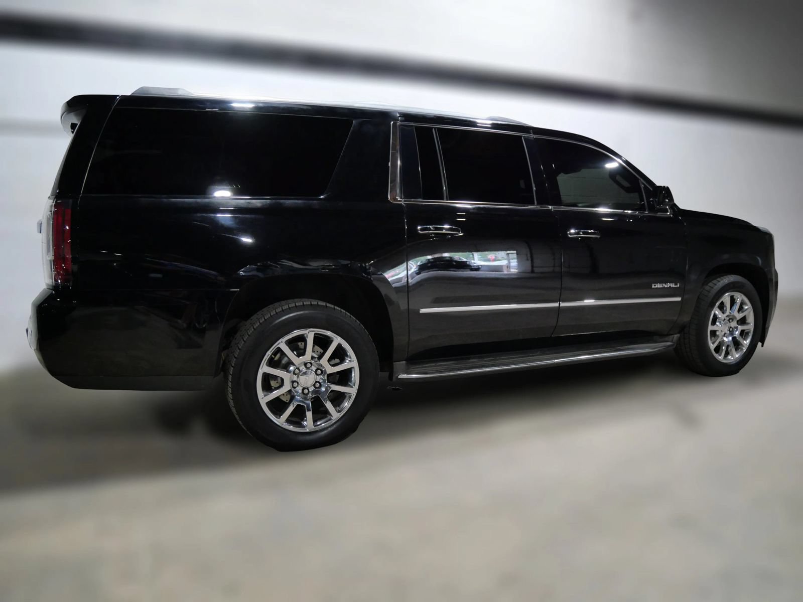 Used 2015 GMC Yukon XL Denali w/ Touring Package AWD/4WD image 6
