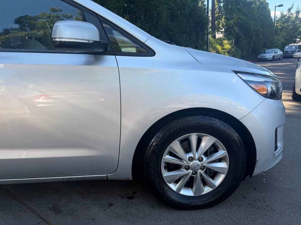 Used 2016 Kia Sedona LX w/ LX Convenience Package FWD image 3