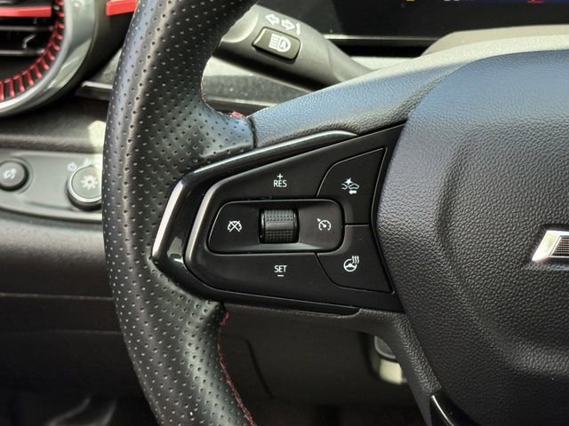 Used 2025 Chevrolet Trax RS FWD image 14