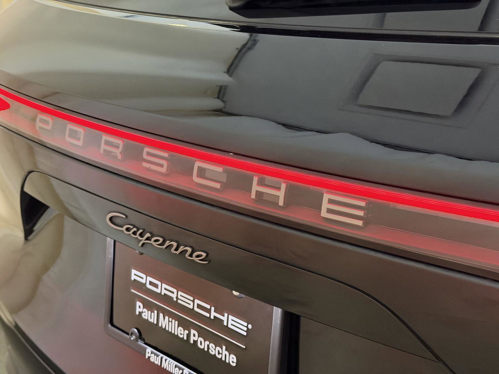 Certified 2023 Porsche Cayenne Platinum Edition image 25