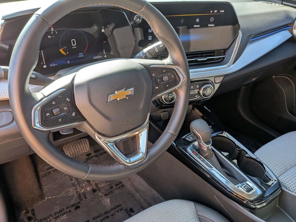Used 2025 Chevrolet Trax LT w/ LT Convenience Package image 11