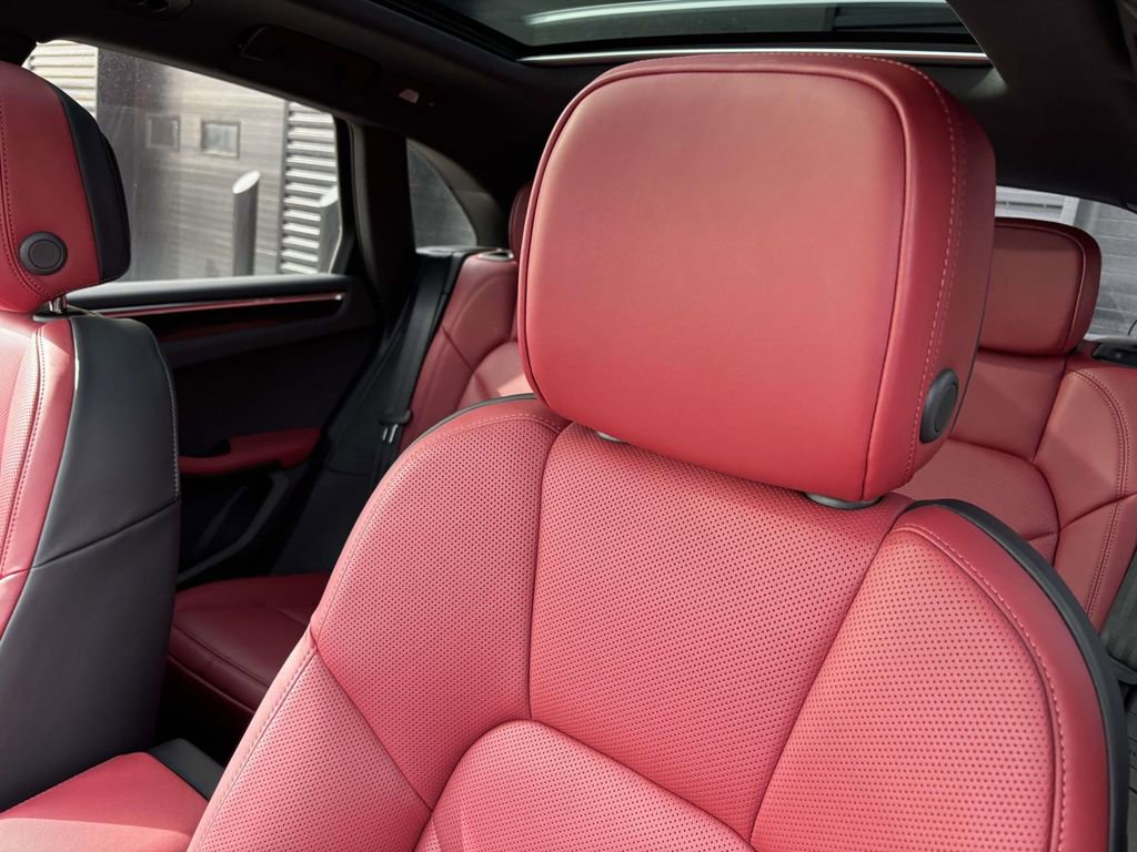 New 2026 Porsche Macan image 21