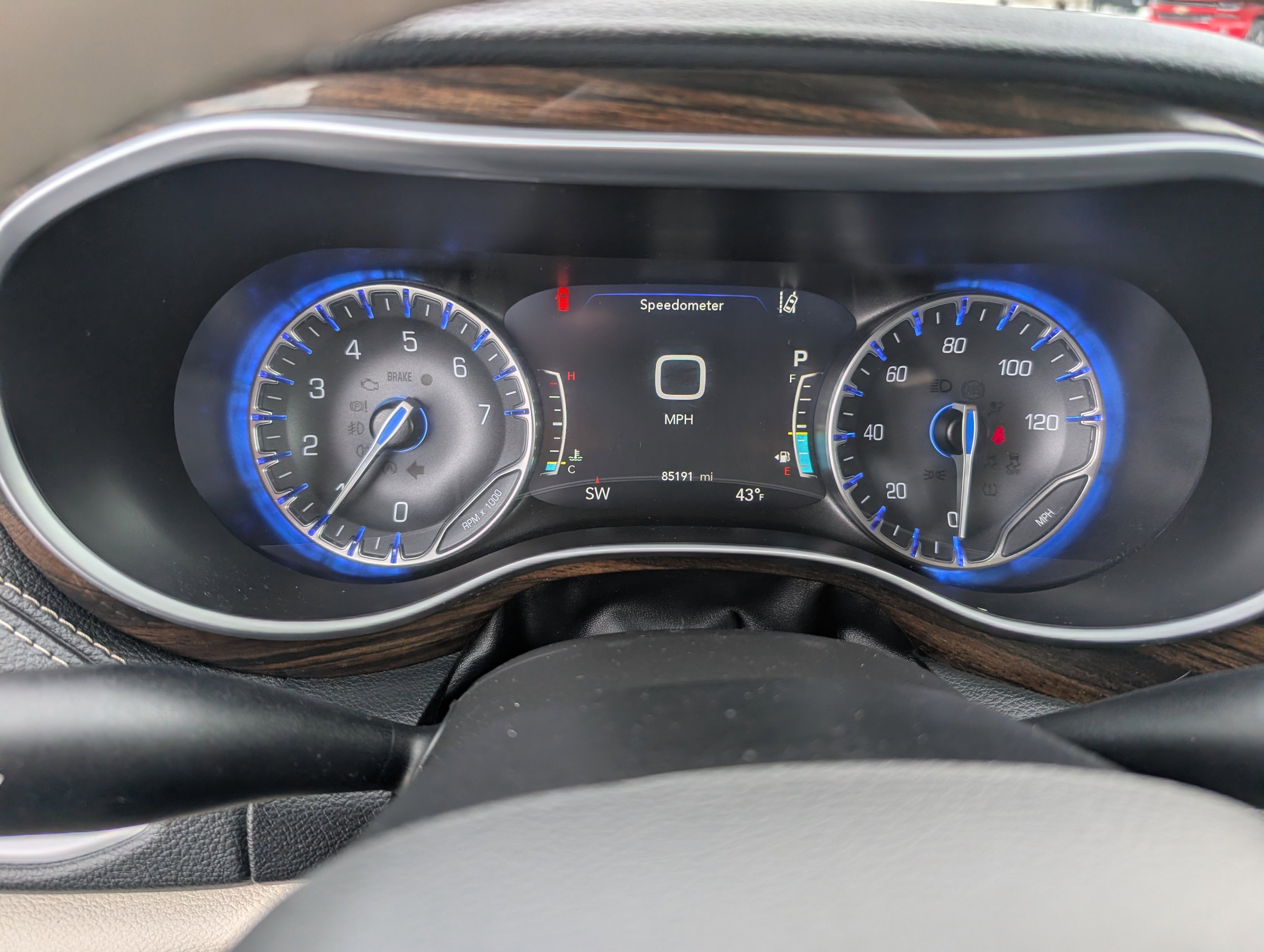 Used 2021 Chrysler Pacifica Limited w/ Uconnect Theater Family Group image 18