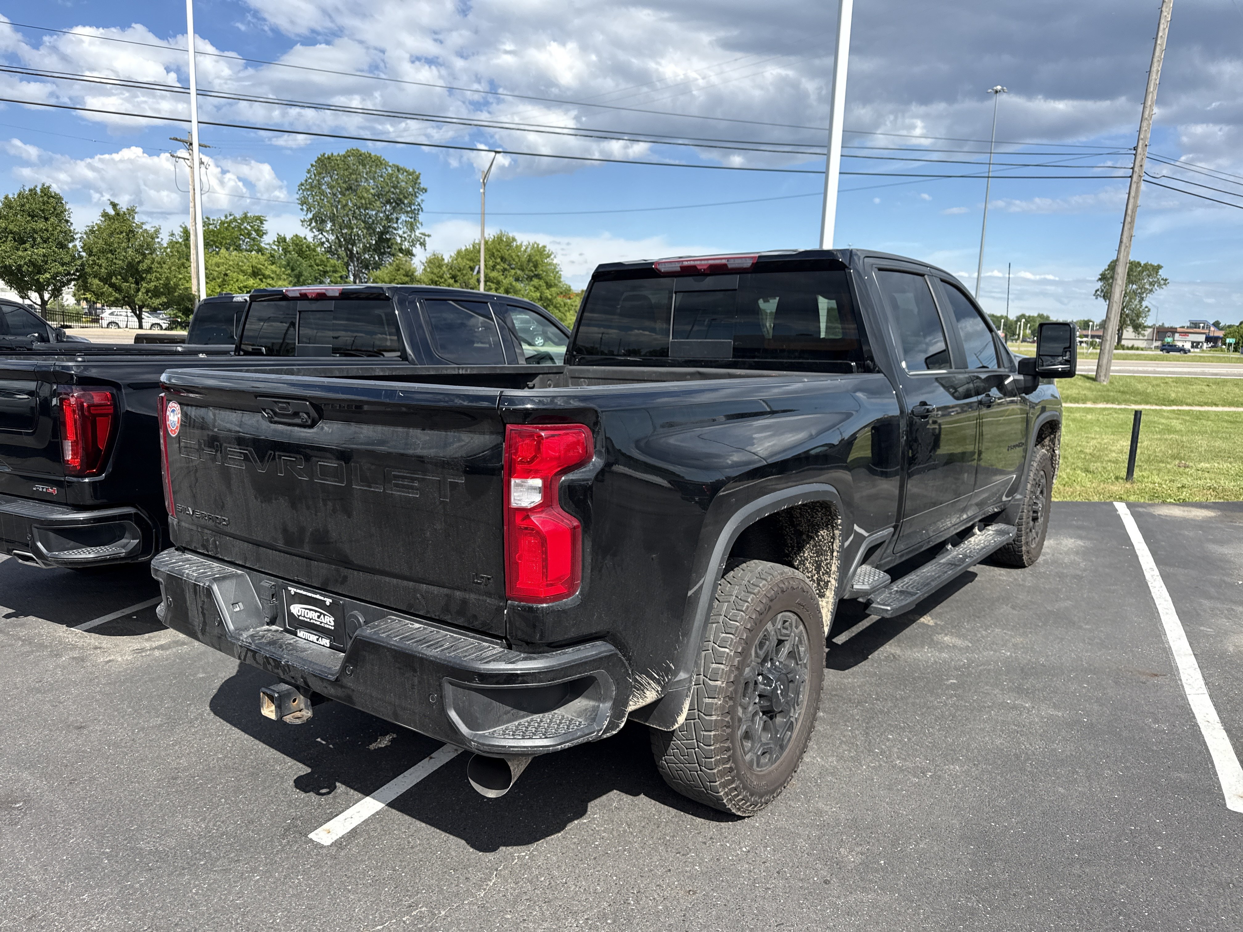 Used 2024 Chevrolet Silverado 2500 LT w/ Midnight Edition AWD/4WD image 4