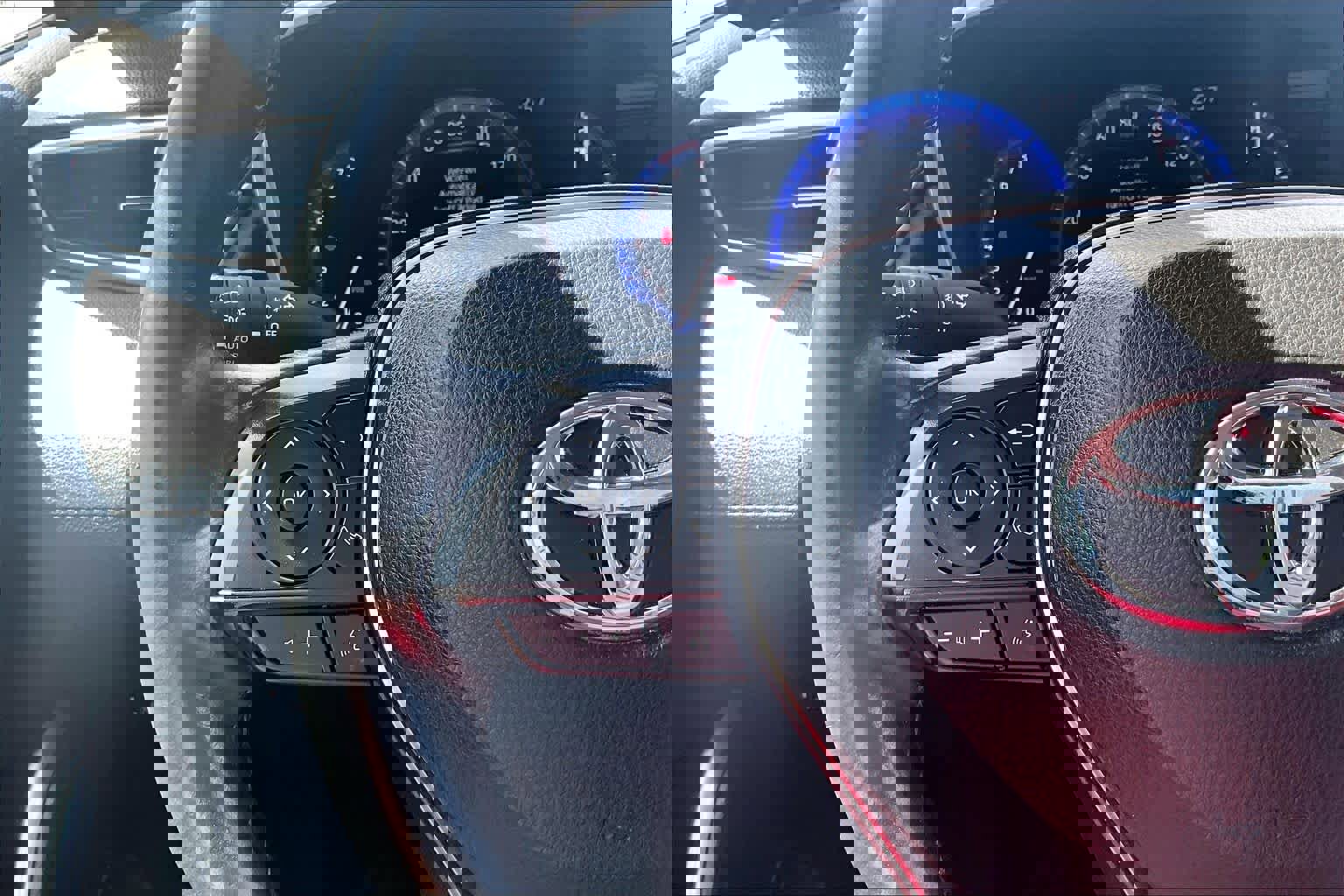 Used 2022 Toyota Corolla Cross XLE w/ Convenience Package image 24