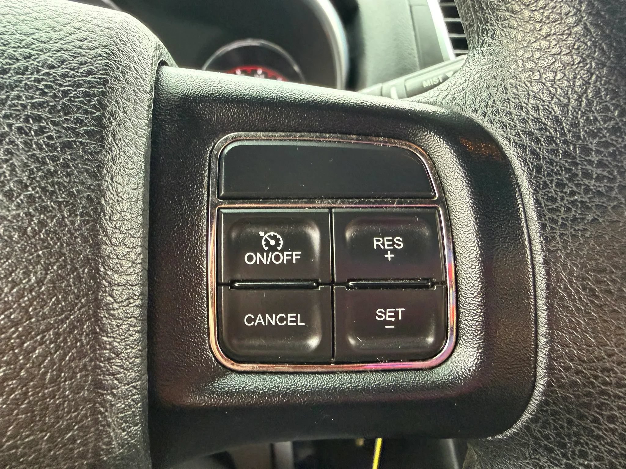 Used 2014 Dodge Avenger SE FWD image 28