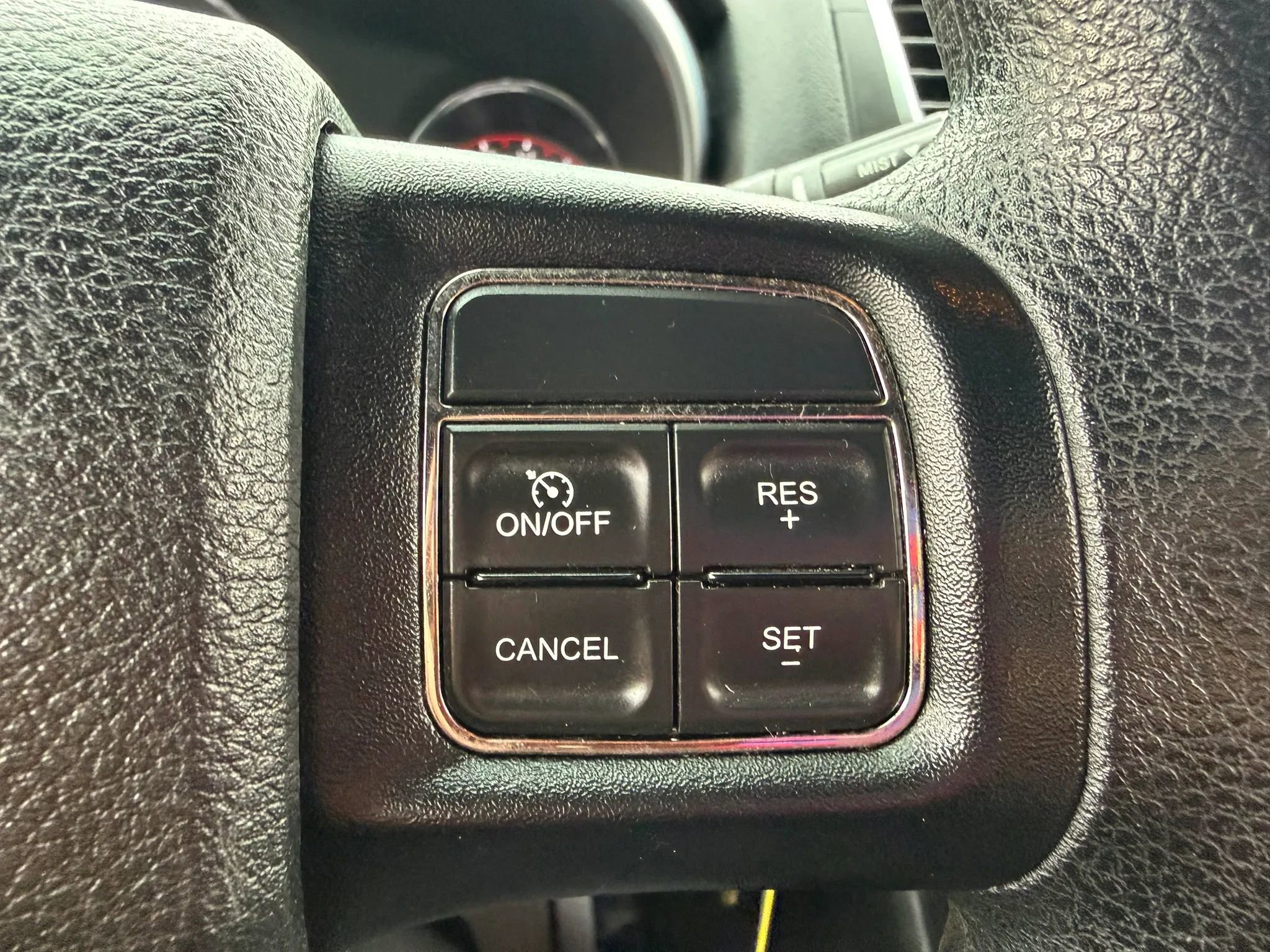 Used 2014 Dodge Avenger SE image 28