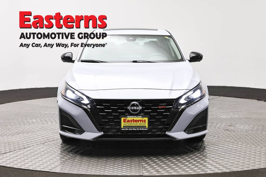 Used 2023 Nissan Altima 2.0 SR FWD image 2
