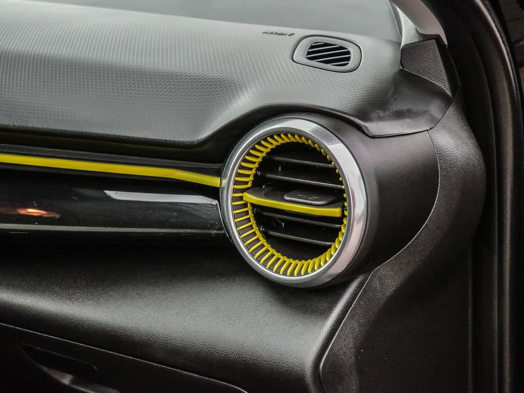 Used 2025 Chevrolet Trax ACTIV w/ Sunroof Package image 18