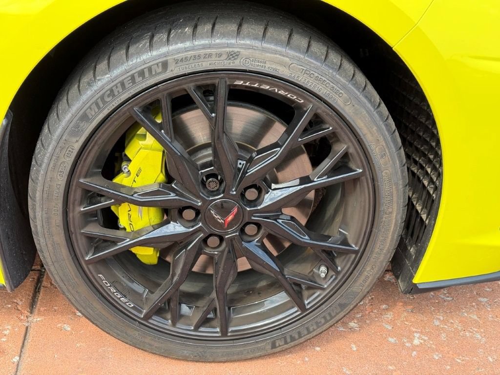 Used 2024 Chevrolet Corvette Stingray Premium Conv w/ Z51 Performance Package RWD image 9