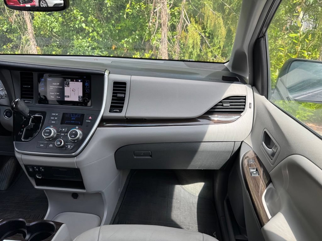 Used 2015 Toyota Sienna XLE w/ XLE Navigation Package AWD/4WD image 32