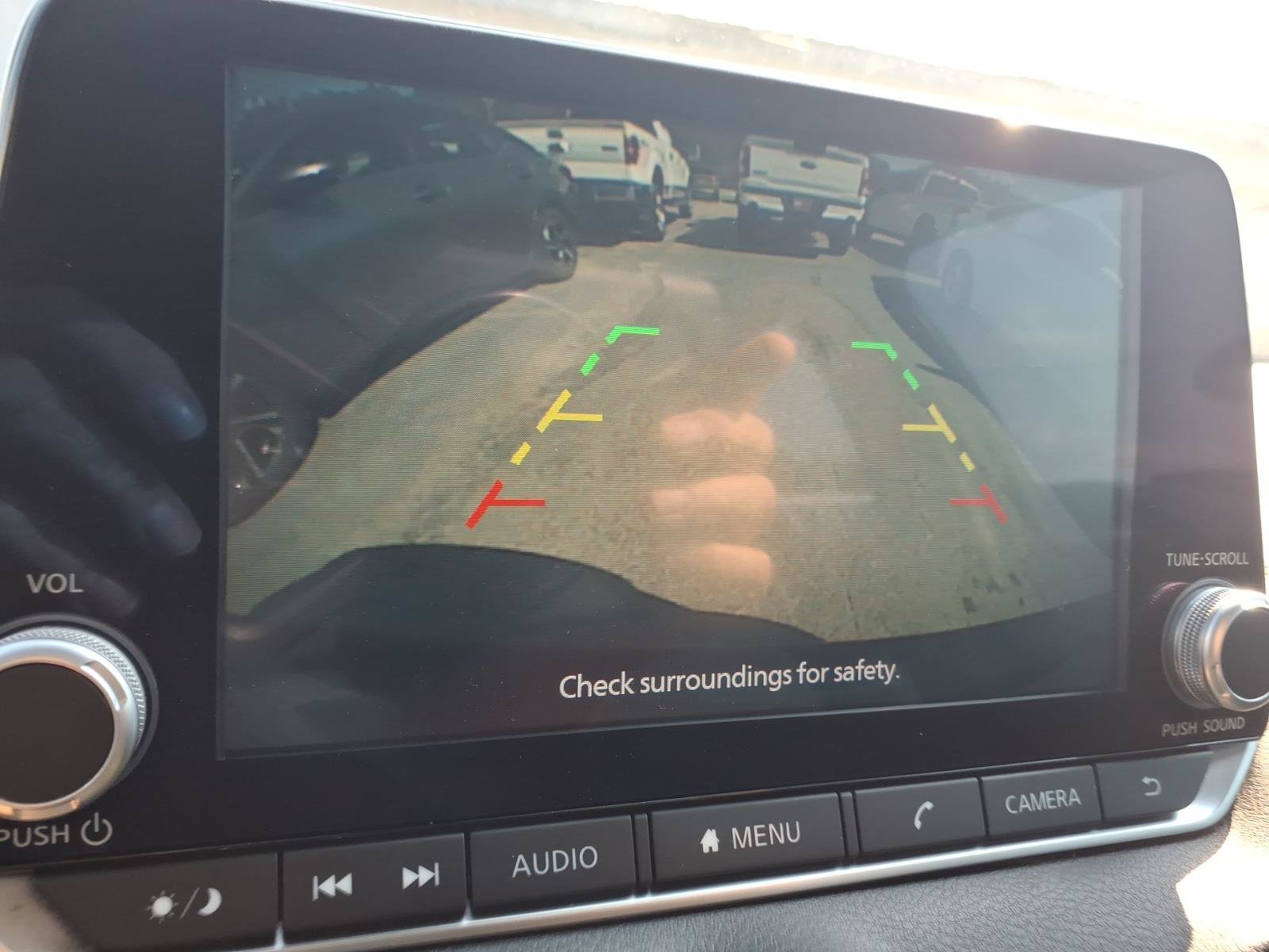 Used 2022 Nissan Sentra SR w/ Electronics Package FWD image 16