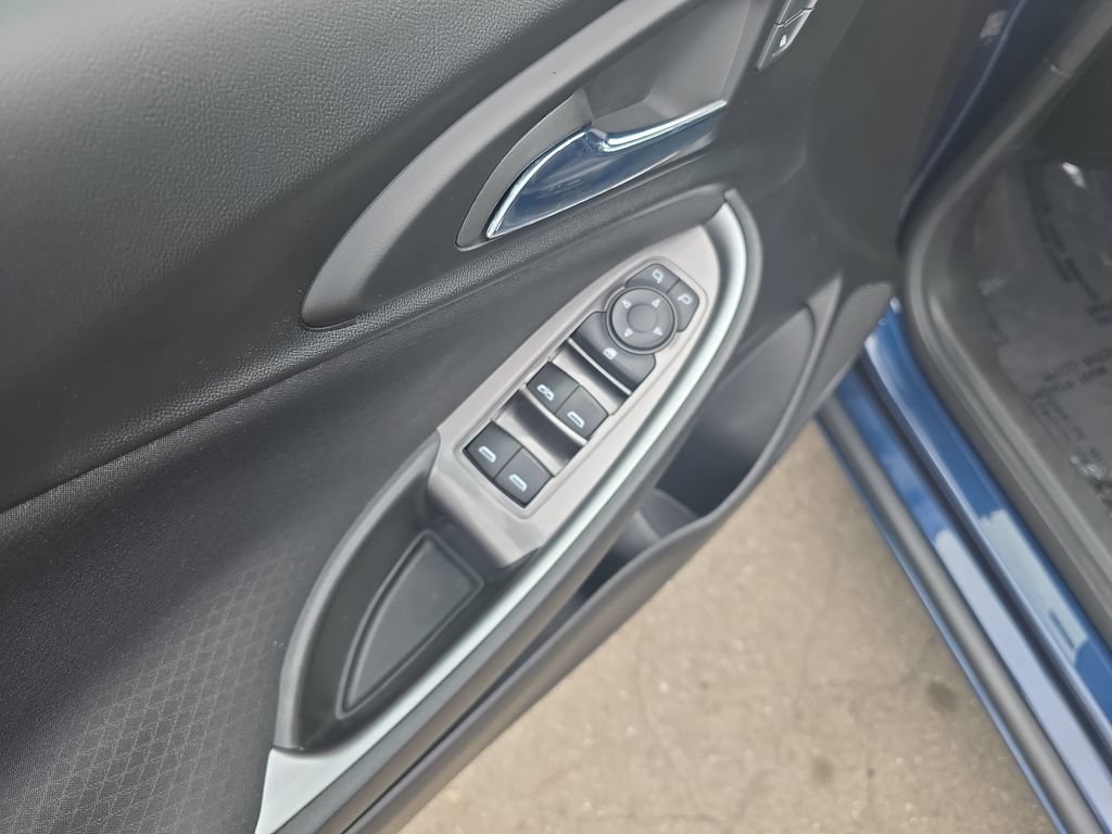 Used 2022 Chevrolet Malibu LT FWD image 11