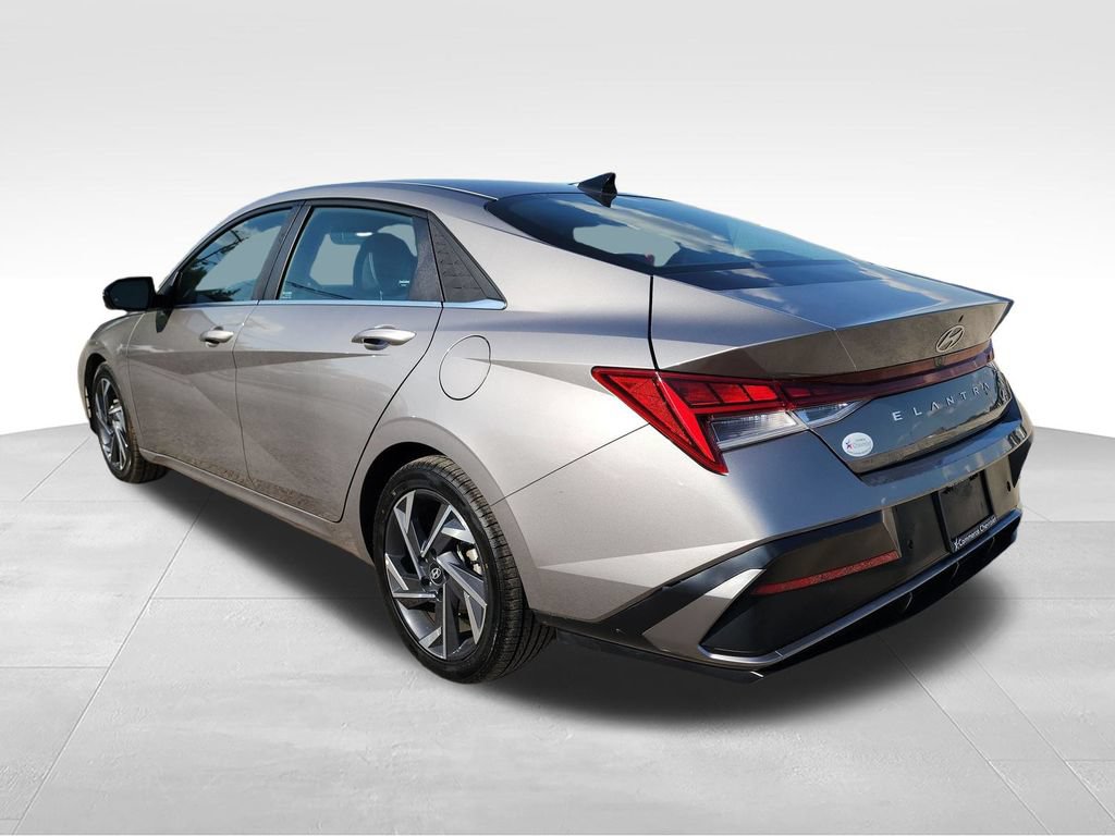 Used 2024 Hyundai Elantra Limited FWD image 6