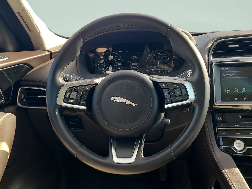 Used 2020 Jaguar F-PACE Prestige image 15