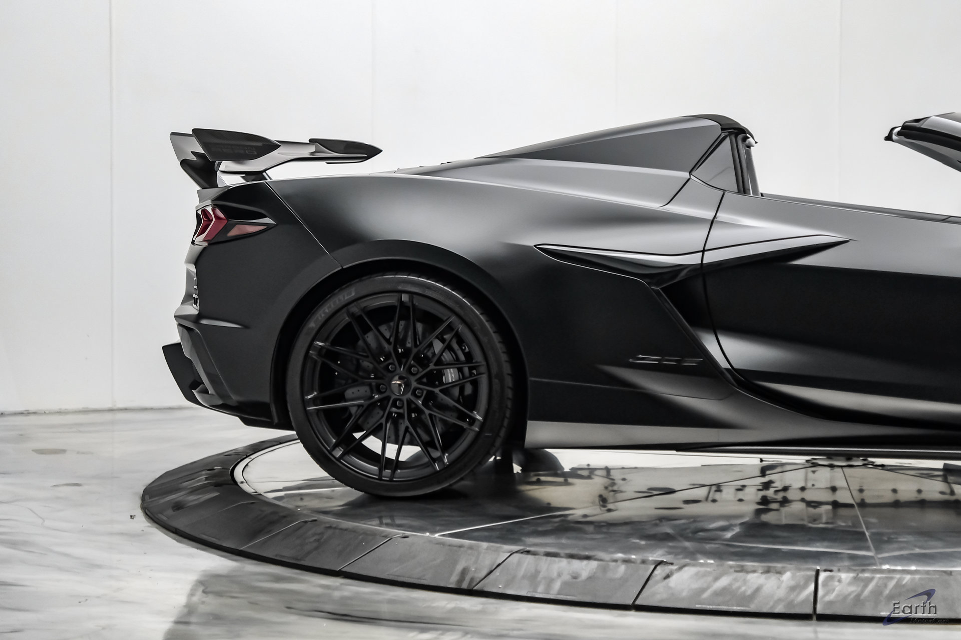 Used 2024 Chevrolet Corvette Z06 w/ Z07 Performance Package RWD image 26