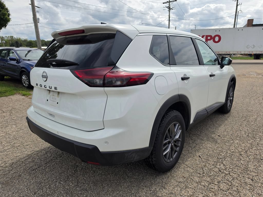 Used 2024 Nissan Rogue S FWD image 2