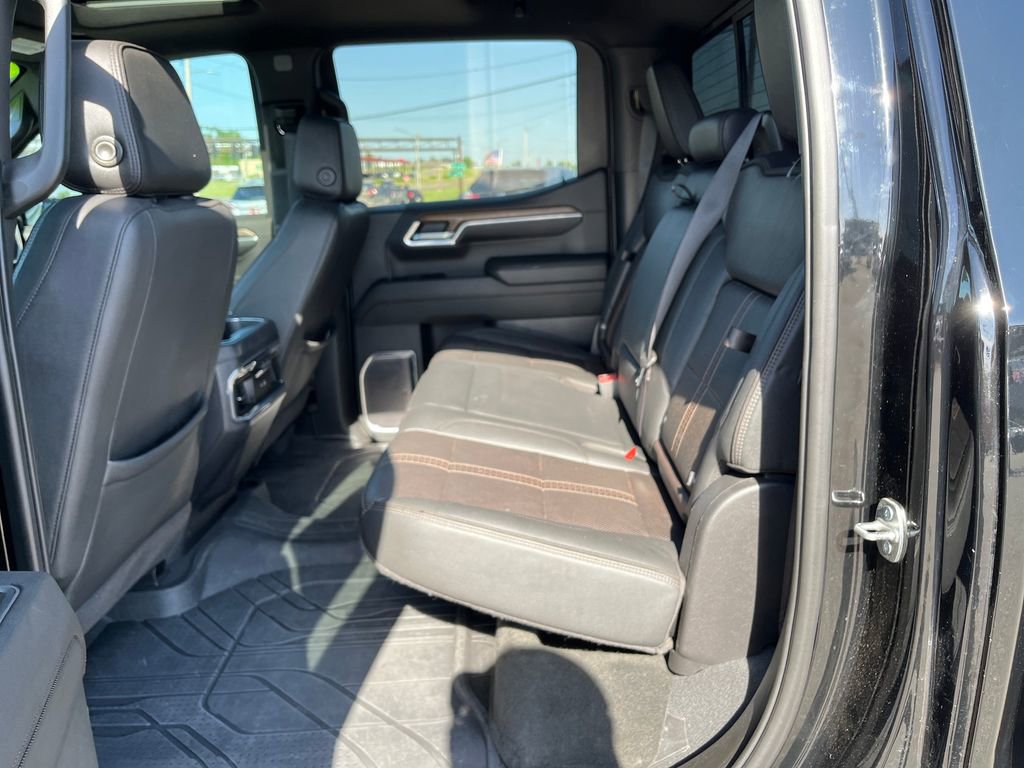 Used 2023 Chevrolet Silverado 1500 High Country w/ High Country Premium Package AWD/4WD image 33