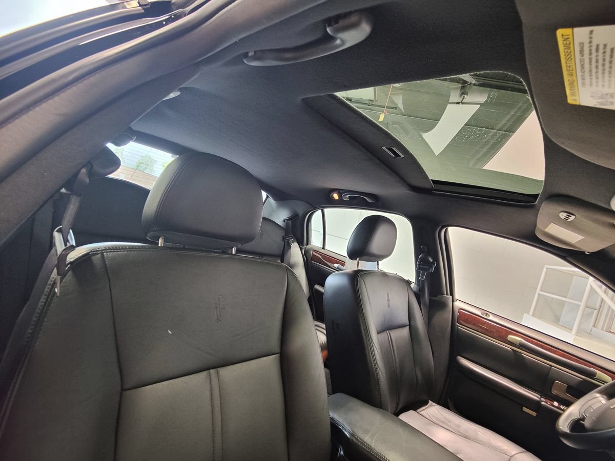 Used 2008 Lincoln Town Car Signature Limited RWD image 14