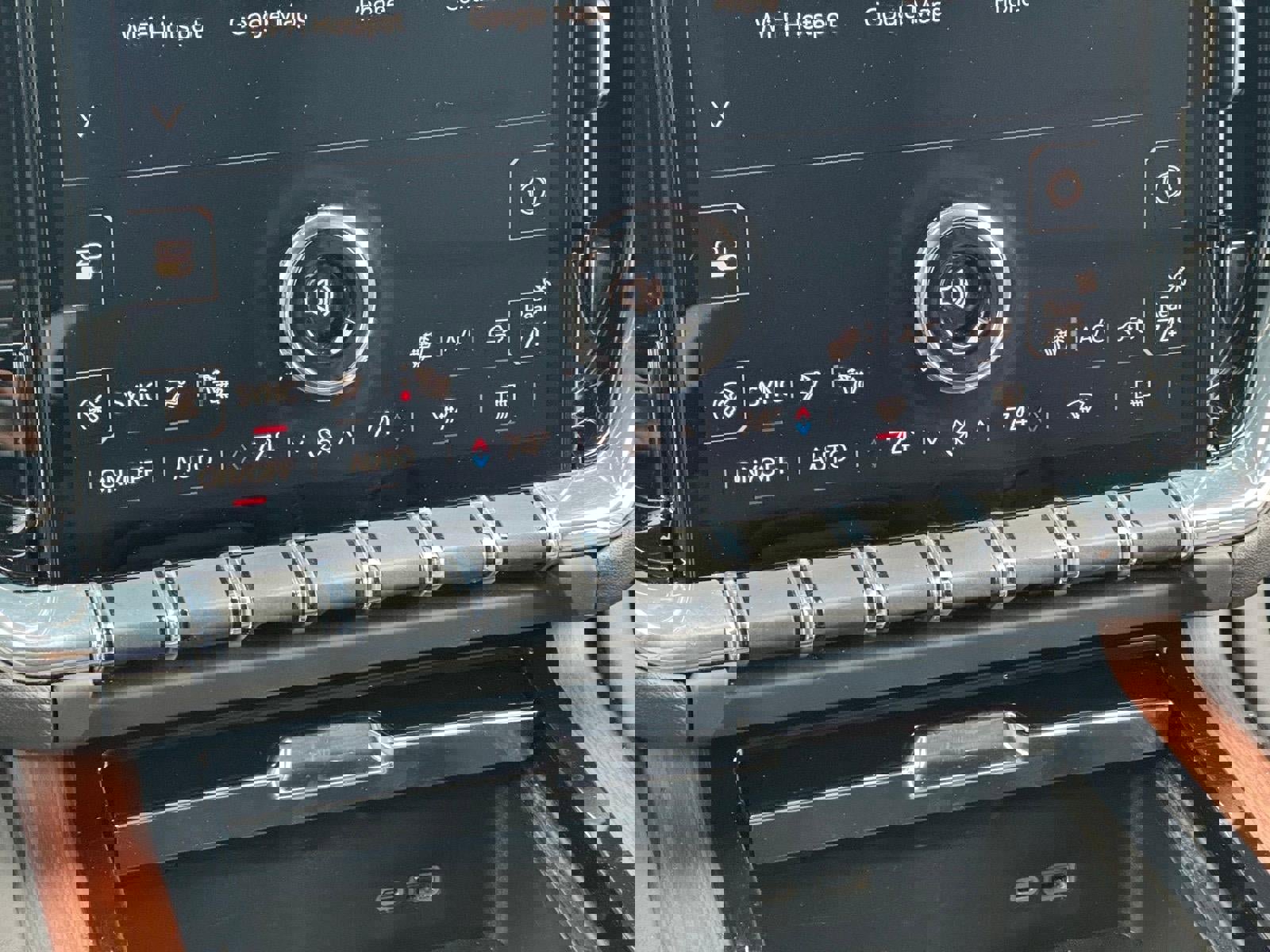 Certified 2025 GMC Yukon XL Denali image 12