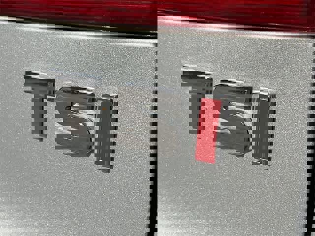 Used 2017 Volkswagen Tiguan S image 11