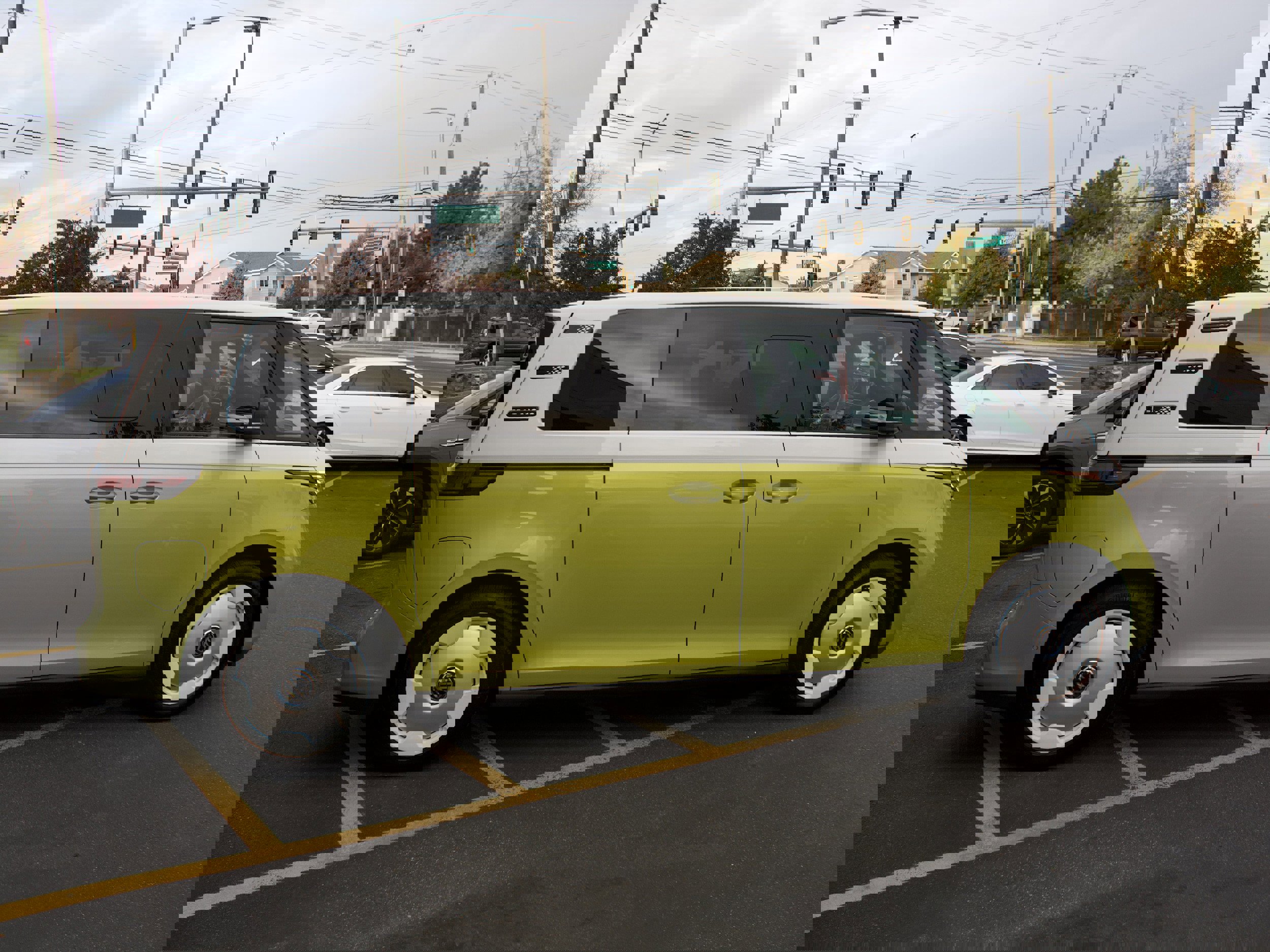 New 2025 Volkswagen ID. Buzz Pro S Plus image 4