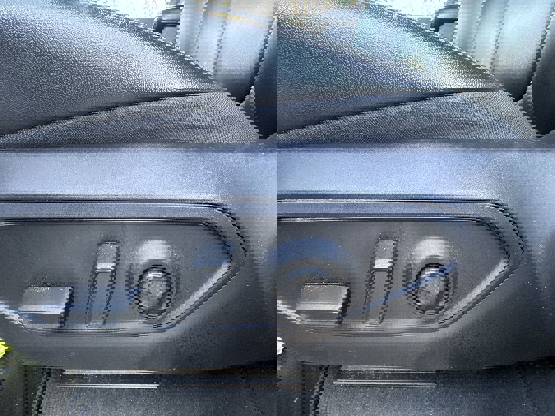 Used 2024 Jeep Grand Cherokee Limited w/ Black Appearance Package image 12