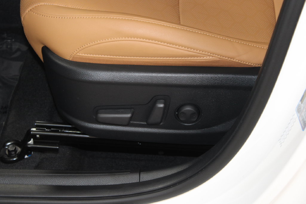 Used 2025 Kia Seltos EX w/ EX Sunroof Package FWD image 18